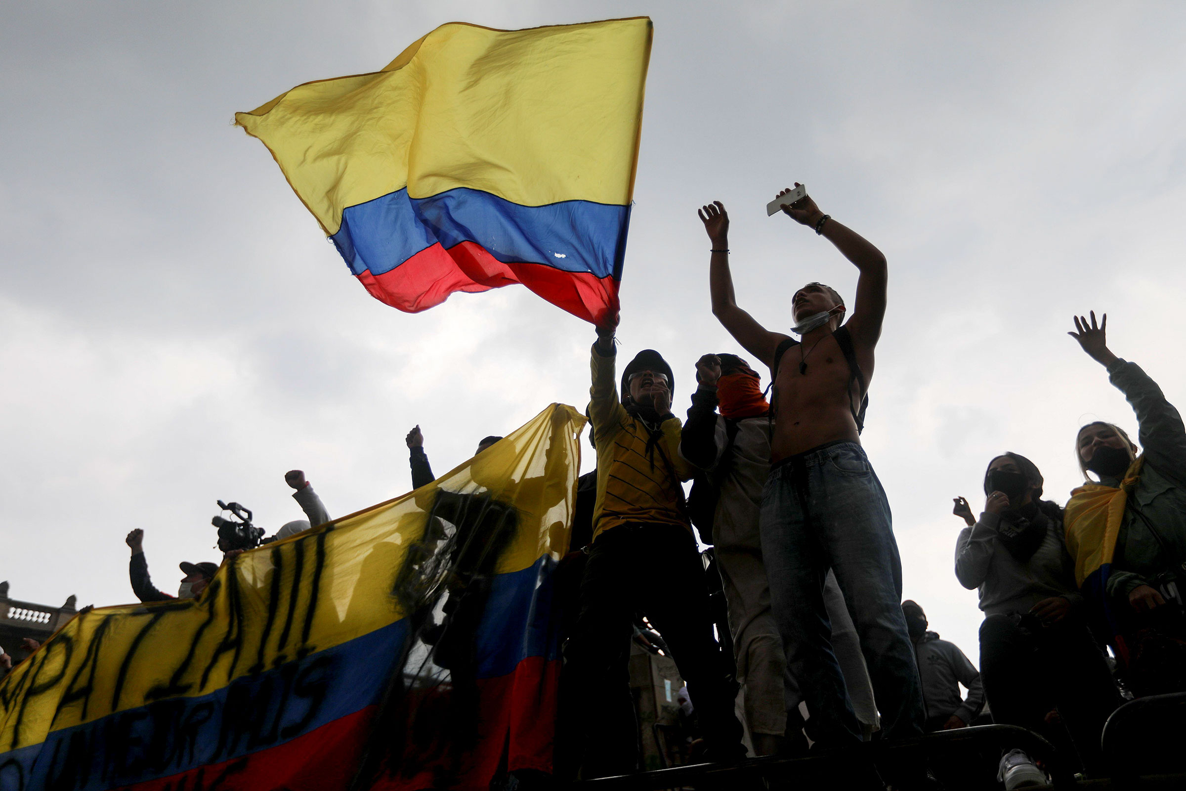Manifestantes en Bogotá, Colombia el primero de mayo de 2021. Luisa Gonzalez/Reuters/Alamy