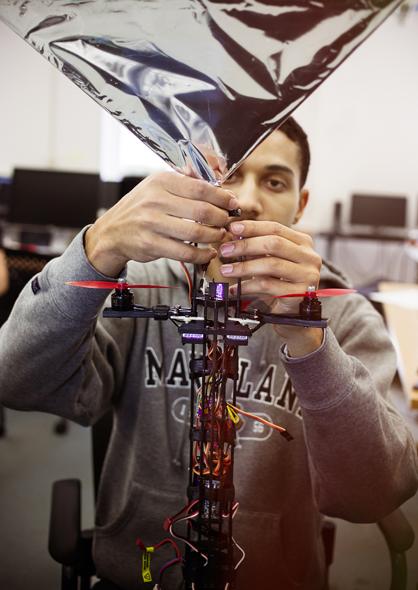 Alex Holness, a Ph.D. student in the Mechanical Engineering Department at the University of Maryland, makes final adjustments to the tail of Robo Raven V, which has self-adjusting features to manage wind. Mike Fernandez/Audubon