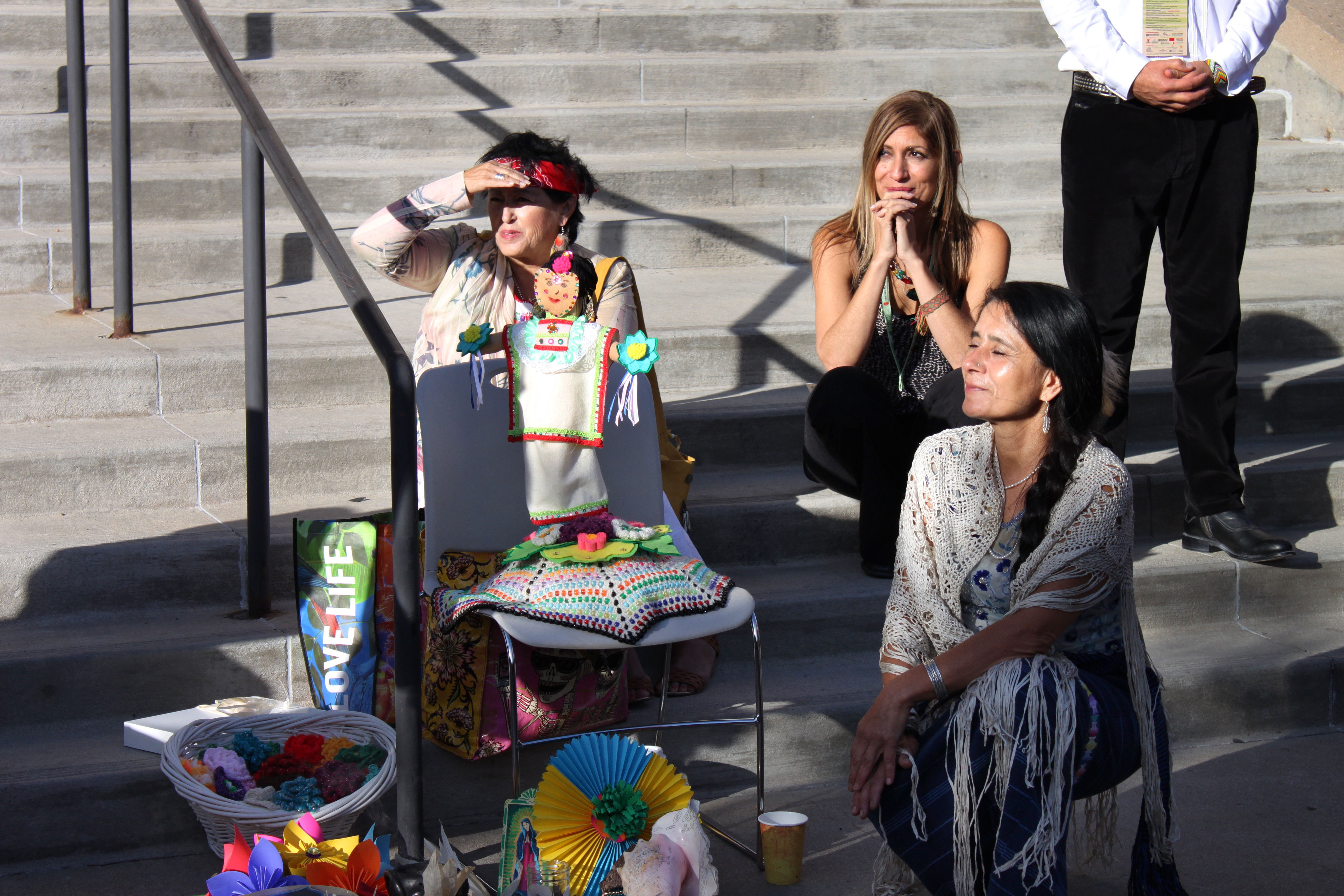 Festival organizer Irene Vilar (center) and Corn Mothers Belinda Garcia (left) and Patricia Segala listen to a musical performance by Jesús Hidalgo and accompanists. Elizabeth Bergstrom/Audubon