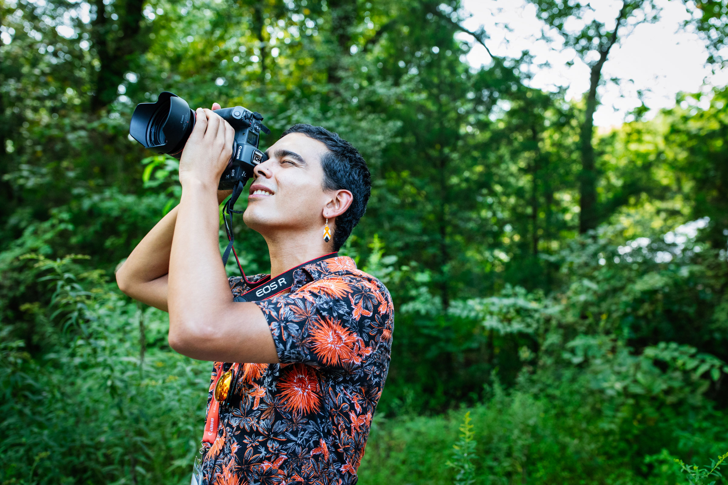 A "Birds in Focus" walk attendee snaps photos with a Canon mirrorless camera. Mike Fernandez/Audubon