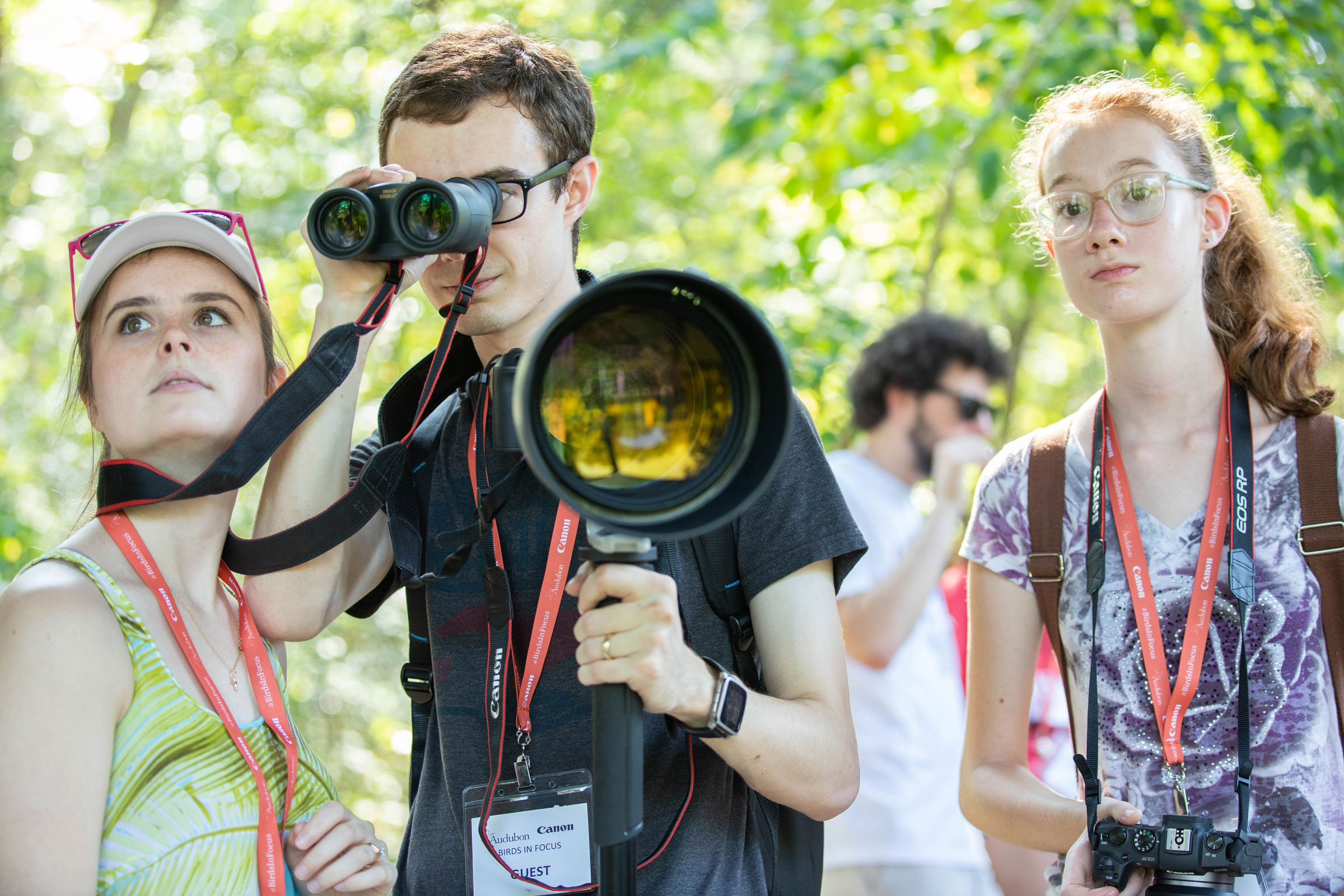 Attendees at the "Birds in Focus" portion of the Strawberry Plains Hummingbird Festival test out Canon gear. Dominic Arenas/Audubon