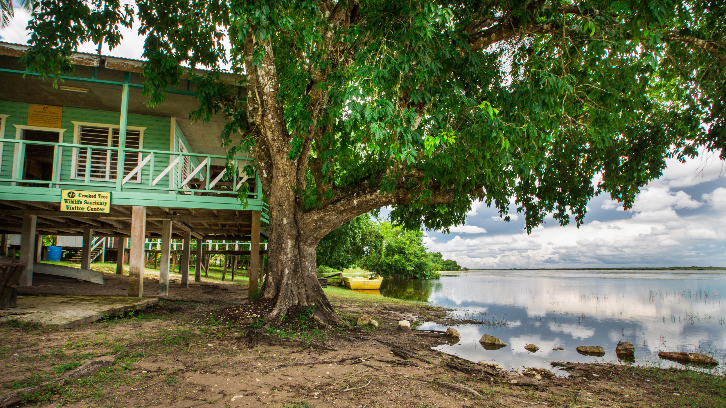 El Centro de Visitantes de Crooked Tree, que servía de base para la Belize Audubon Society y los guardabosques del refugio, antes del incendio.